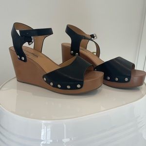 Black and brown wedges